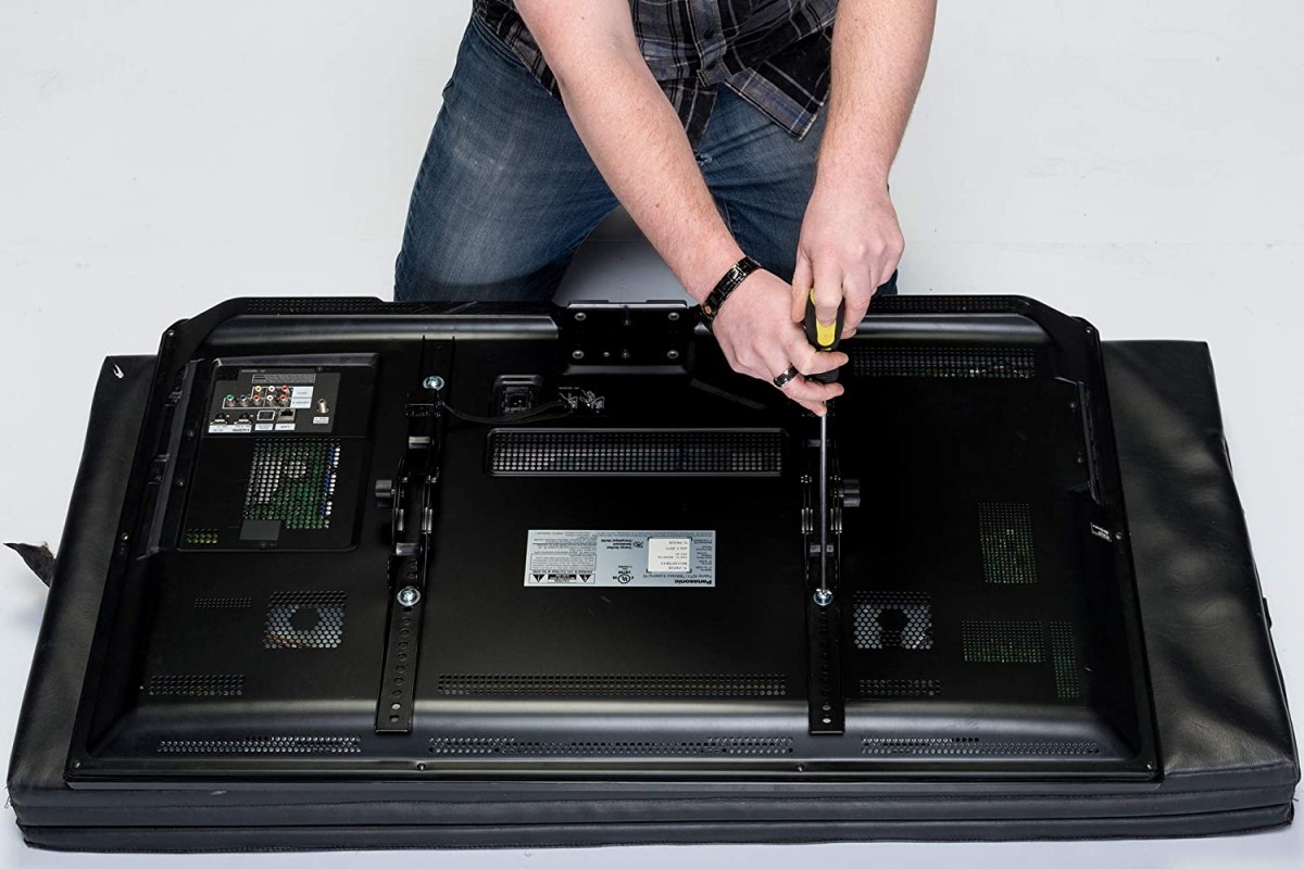 Universal TV Mounting Screws for Any TV Including Samsung UHD LeslievilleGeek TV Installation