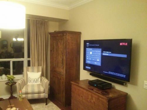 TV Wall Mounting with Soundbar Installation)