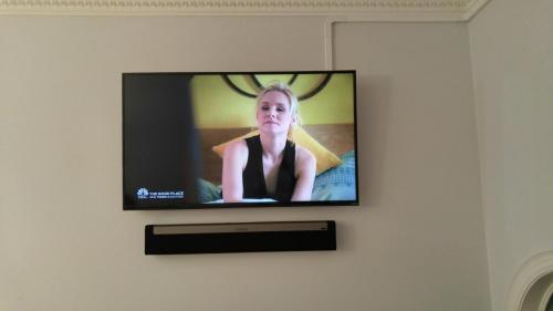 TV Wall Mounting with Soundbar Installation